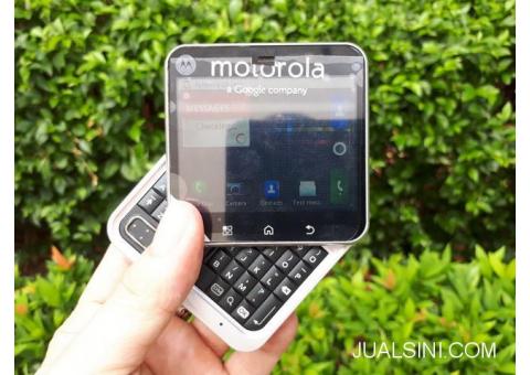 Hape Jadul Motorola FlipOut MB511 Rotating Slide Android QWERTY
