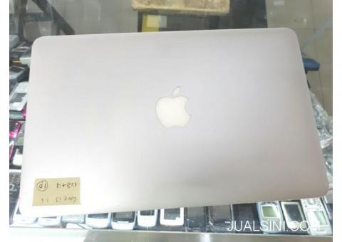 MacBook Air A1370 Mid 2011 11inch Core i5 1.6GHz RAM 4GB SSD 128GB