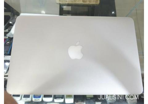 MacBook Air 11-inch Mid 2011 A1370 Core i7 1.8GHz RAM 4GB SSD 256GB